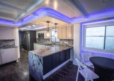 The Stardust Luxury Houseboat | Luxury Houseboat Cruise on Lake Lanier